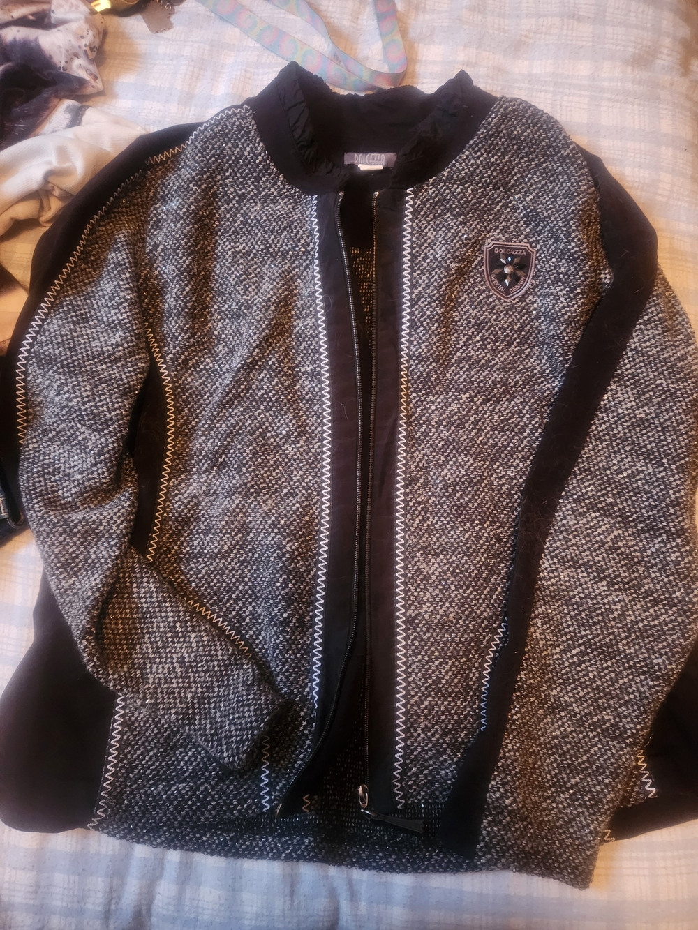 Women’s Black & Gray Textured Zip-Front Sweatshirt Jacket
